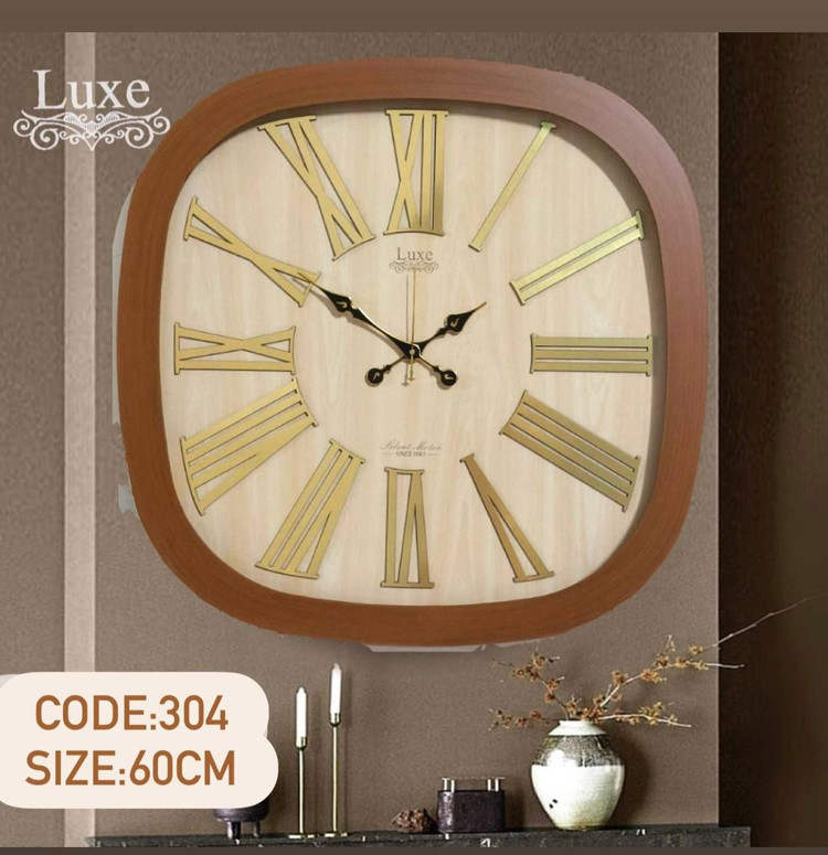 ساعت دیواری لوکس مدل 304 سایز 60×60 بدنه چوبی با اعداد رومی